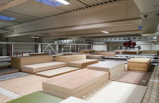 A place of superlatives: The REINHOLD KELLER Group warehouse sets standards in terms of size, automation level, number and variety of panels. Even with the most demanding materials, the Q-Cut G6 saw blade from LEUCO guarantees precise and chip-free cutting.